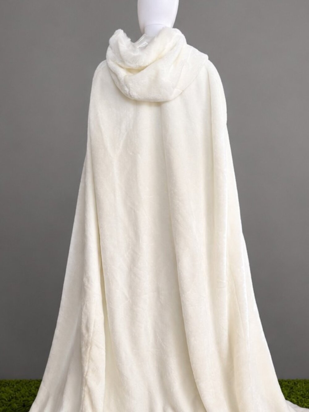 LUX Ivory Faux Fur Hooded Cape Cloak Extra Long Costume Cosplay or Bridal - Picture 11 of 15